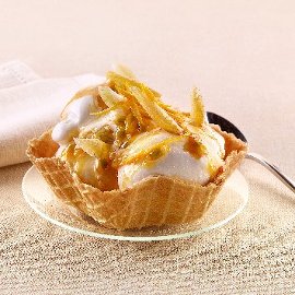 Gelato al limone e passion fruit, caramello e mandorle a filetti
