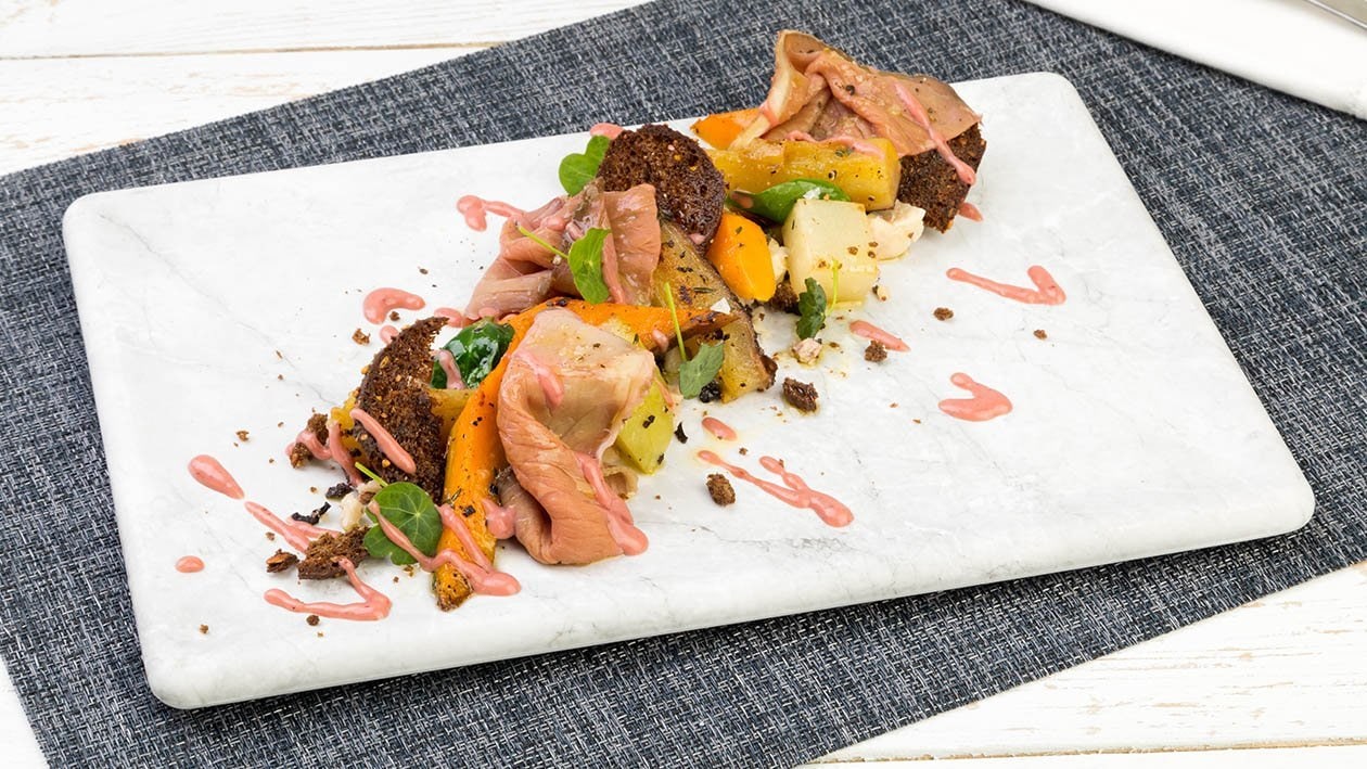 Girello cotto a bassa temperatura con patate Americane, Castelmagno, dressing ai frutti rossi con senape e miele – - Ricetta
