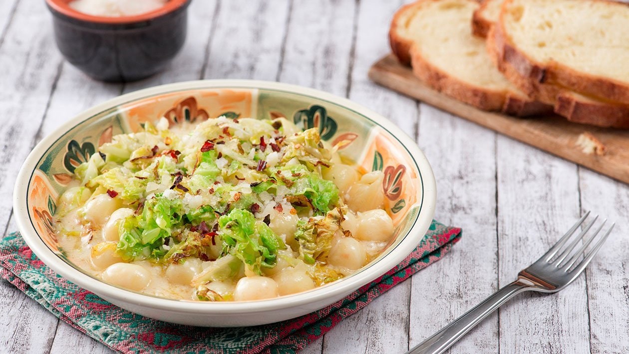 Gnocchetti di patate con verza e fonduta di castelmagno affumicata – - Ricetta
