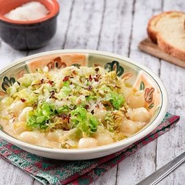 Gnocchetti di patate con verza e fonduta di castelmagno affumicata Gnocchetti di patate con verza e fonduta di castelmagno affumicata