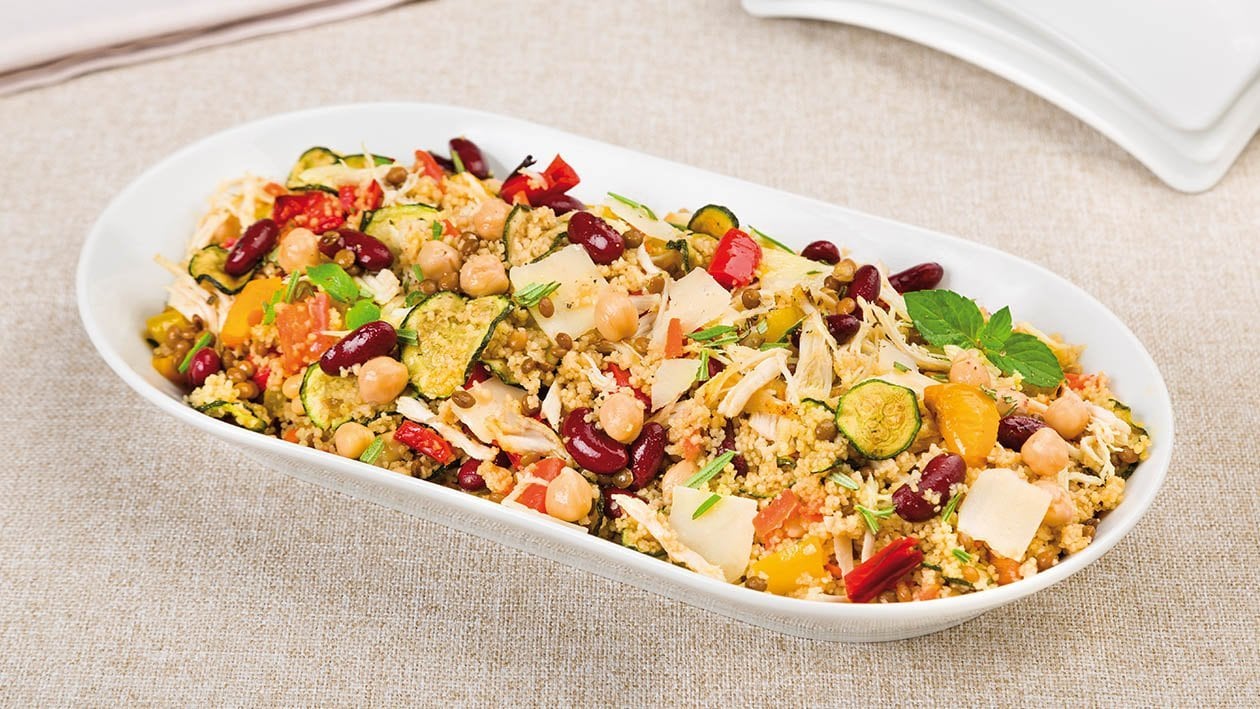 insalata di cous cous al rosmarino, legumi, sfilacci di pollo, menta e scaglie di grana – - Ricetta