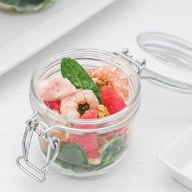 Insalata di gamberi con carciofi al basilico, foglie di spinaci, pompelmo rosa e noci Insalata di gamberi con carciofi al basilico, foglie di spinaci, pompelmo rosa e noci