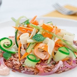 Insalata di polpa di granchio e salsa cocktail alla Vodka Insalata di polpa di granchio e salsa cocktail alla Vodka