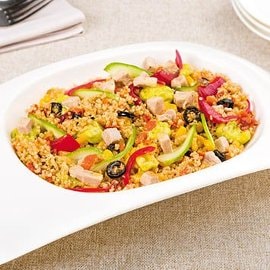 insalata di quinoa con cavolo rosso, tonno, mais, cetrioli e salsa guacamole al limone insalata di quinoa con cavolo rosso, tonno, mais, cetrioli e salsa guacamole al limone