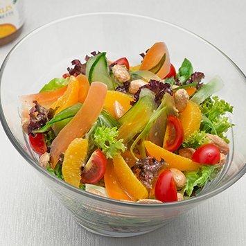 Insalata Mista con Cetrioli, carote marinate, arance e mandorle tostate – Ricetta Insalata Mista con Cetrioli, carote marinate, arance e mandorle tostate – Ricetta