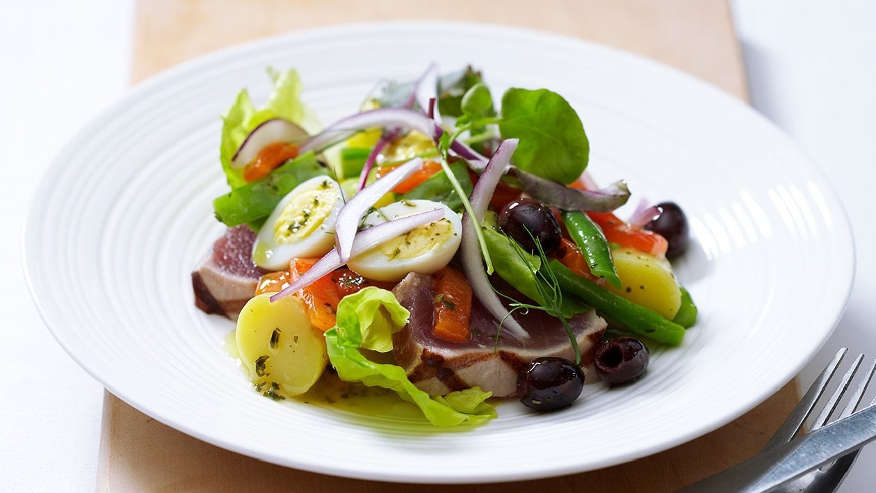 Insalata nizzarda con tonno grigliato – - Ricetta
