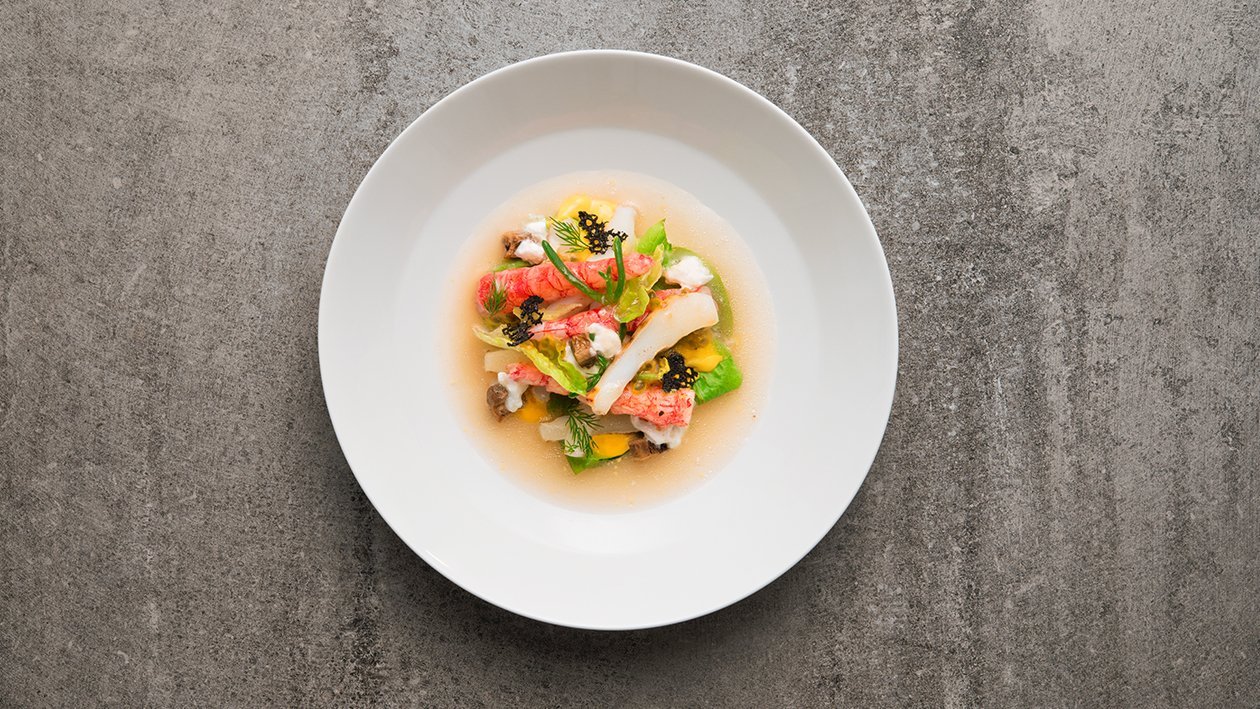 Insalata tiepida di gamberi rossi e seppie grigliate al profumo di basilico con salsa al passion fruit – - Ricetta