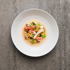 Insalata tiepida di gamberi rossi e seppie grigliate al profumo di basilico con salsa al passion fruit Insalata tiepida di gamberi rossi e seppie grigliate al profumo di basilico con salsa al passion fruit