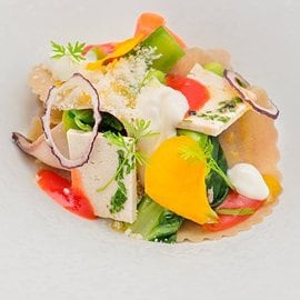 Lasagnetta di grano arso con verdure primaverili, tofu e passatina di pomodoro Lasagnetta di grano arso con verdure primaverili, tofu e passatina di pomodoro