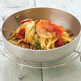 Linguine con colatura di alici, gamberi e finocchietto