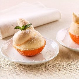 Mandarini ripieni di sorbetto al mandarino, batida de coco e cocco rapè