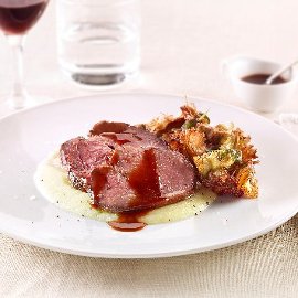 Manzo scaloppato con crema di patate e carciofi fritti Manzo scaloppato con crema di patate e carciofi fritti