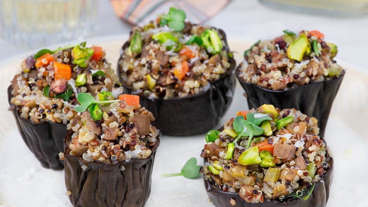 Melanzane ripiene di quinoa e pistacchi – - Ricetta