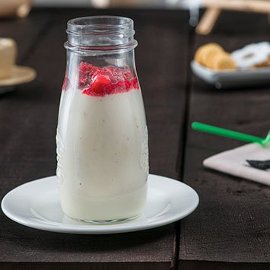 Milkshake spumoso alla fava di tonka e chutney ai frutti rossi Milkshake spumoso alla fava di tonka e chutney ai frutti rossi