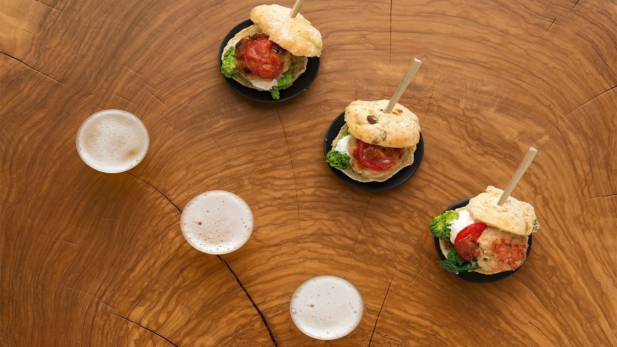 Mini hamburger al pomodoro secco con cime di rapa, burrata e maionese alle acciughe e aglio – - Ricetta