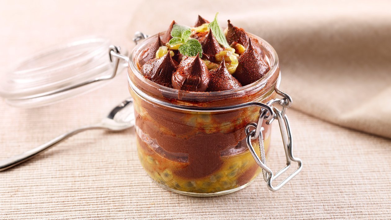 Mousse al cioccolato fondente, con passion fruit e paprika – - Ricetta