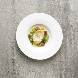 “Ossobuco” di pescatrice arrostito con verdurine novelle e salsa allo zafferano “Ossobuco” di pescatrice arrostito con verdurine novelle e salsa allo zafferano