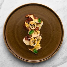 Paccheri farciti con ricotta e cedro in salsa ai funghi porcini estivi e olio agrumato al basilico Paccheri farciti con ricotta e cedro in salsa ai funghi porcini estivi e olio agrumato al basilico