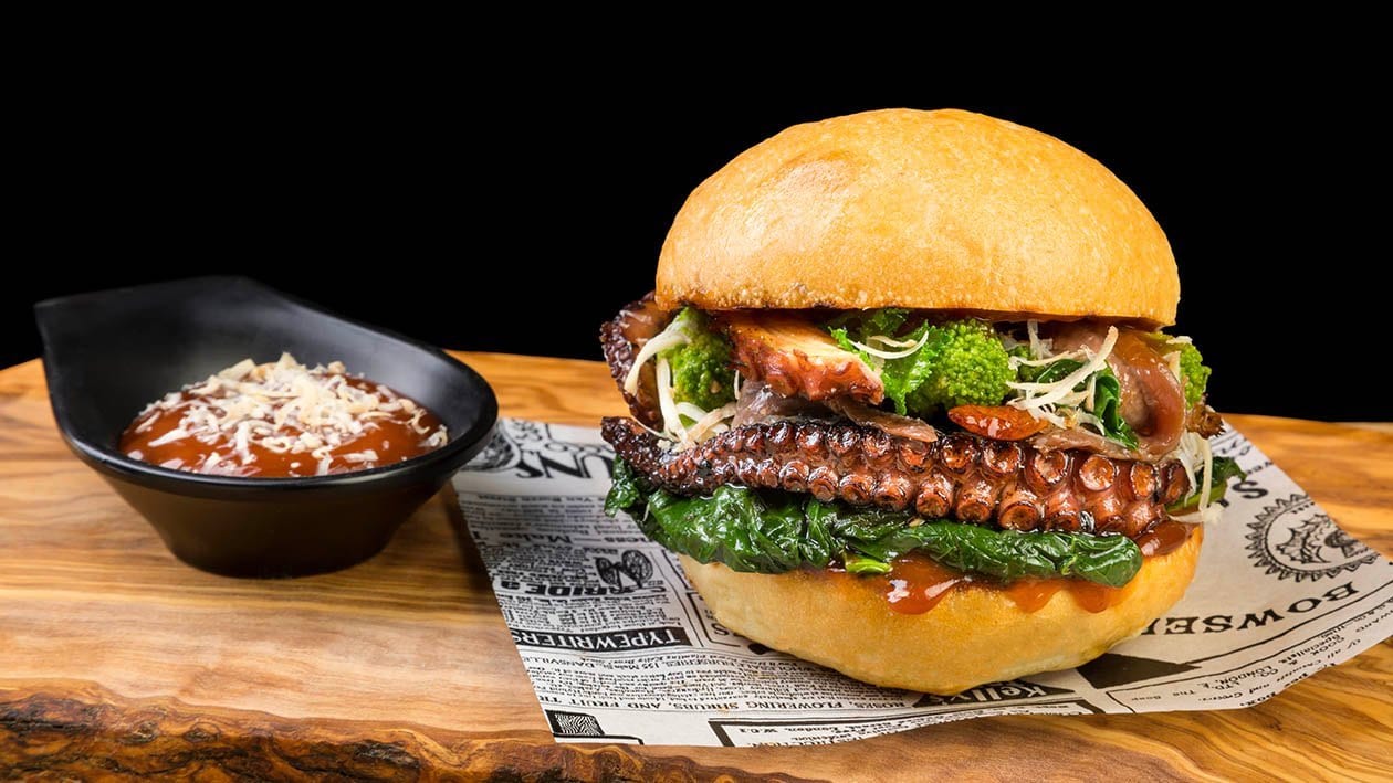 Panino con piovra caramellata in salsa BBQ, friarielli e ricotta affumicata – - Ricetta