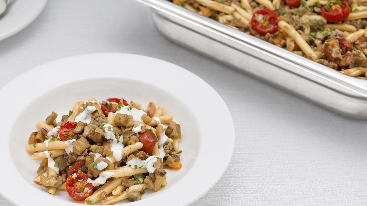 Pasta fresca al ragù bianco con melanzane e pomodorini