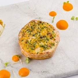 Pesce spada agrumato, carpaccio di finocchi, spinaci e noci