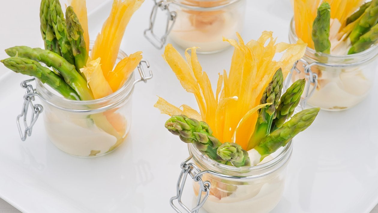 Pinzimonio di asparagi e indivia belga allo zafferano in salsa all'aglio – - Ricetta
