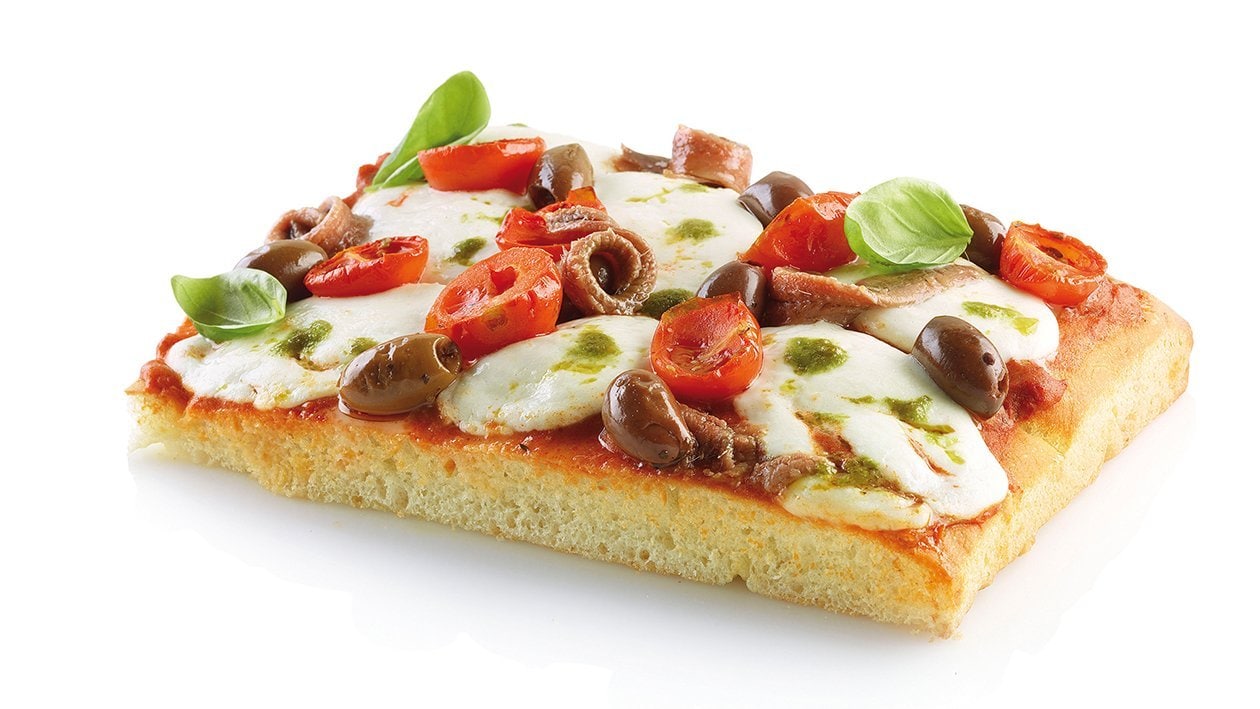 Pizza con mozzarella di bufala e acciughe con salsa di pomodori secchi – Ricetta