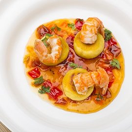 Polpettine di mais e fave con scampi al vapore e marmellata di pomodori Polpettine di mais e fave con scampi al vapore e marmellata di pomodori