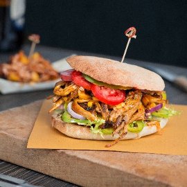 Pulled pork sandwich con la sua salsa barbecue Pulled pork sandwich con la sua salsa barbecue