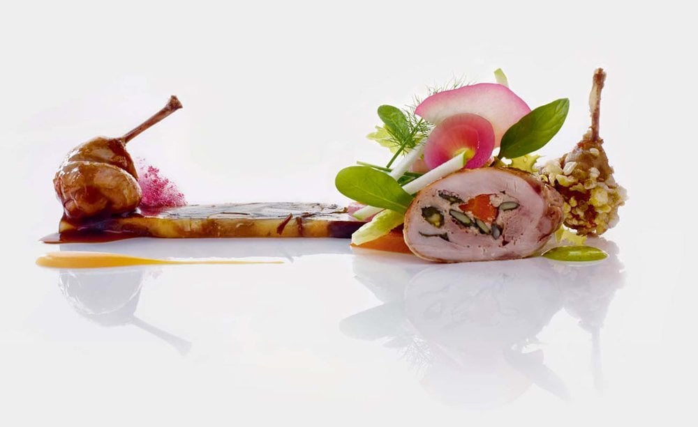Quaglia arrostita con fegato grasso e pistacchi con terrina calda di funghi e succo di tartufo, zucca in carpione e mele – - Ricetta
