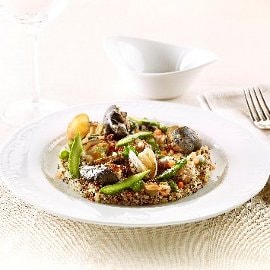 Quinoa ai frutti di mare con asparagi e fonduta al limone