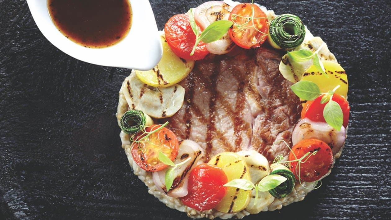 Entrecote di vitello con verdure grigliate e salsa di aglio nero – - Ricetta