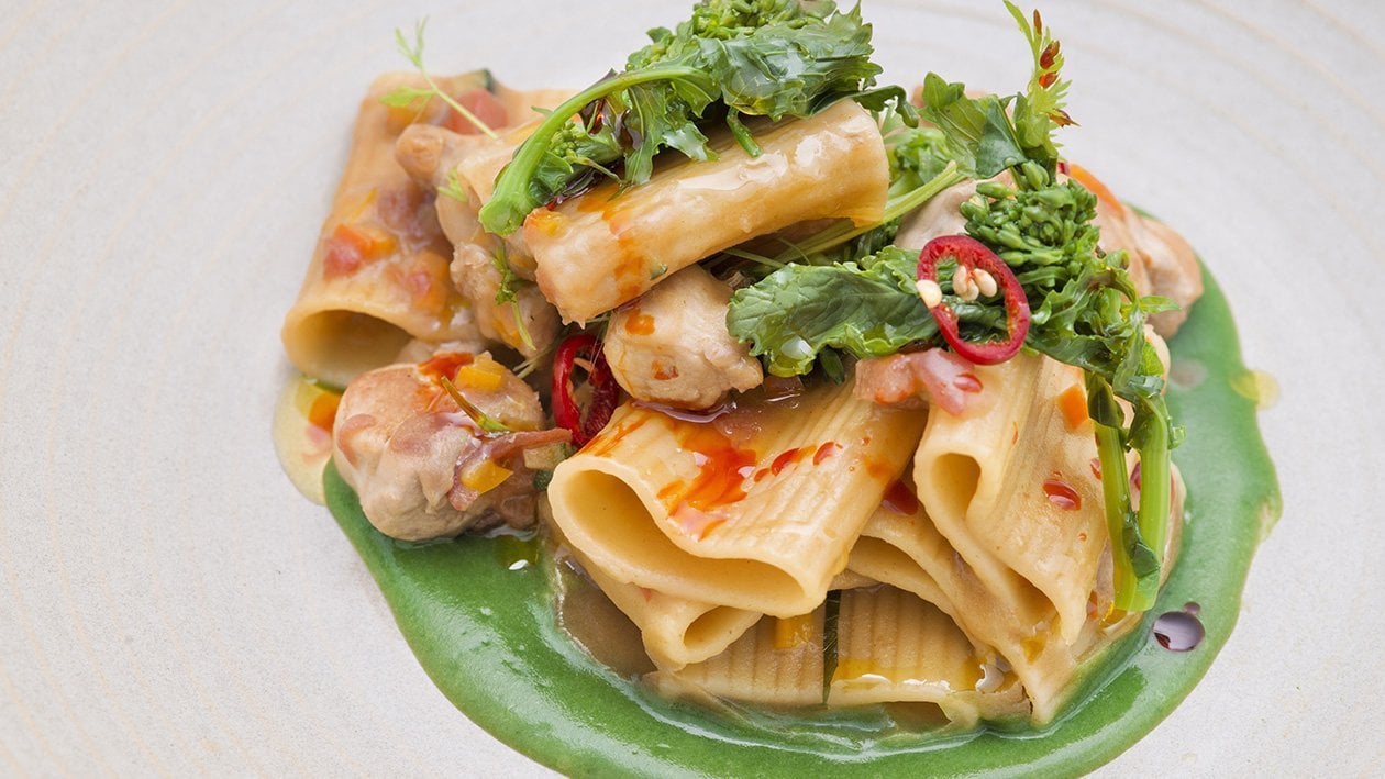 Rigatoni con crema di broccoli e bocconcini di coniglio all'olio piccante – - Ricetta
