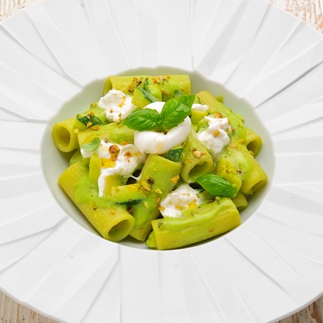 Rigatoni senza glutine con crema di zucchine e burrata