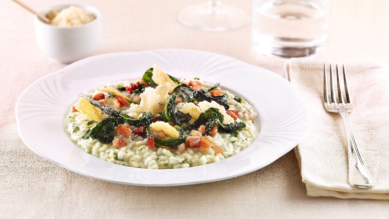 Risotto al cavolo nero e pancetta con parmigiano crispy – - Ricetta