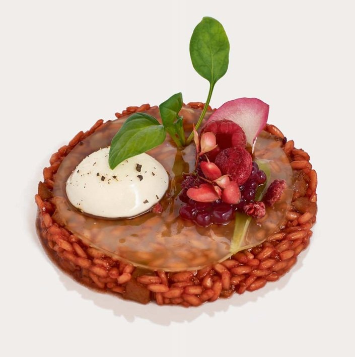 Risotto al succo di barbabietola, liquirizia e lamponi, stracotto di cinghiale e sfera di caciocavallo podolico – - Ricetta