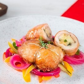 Rollè di pollo alla scamorza fumée con verdure in carpione Rollè di pollo alla scamorza fumée con verdure in carpione