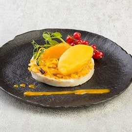 Sorbetto al mango con buccia d'arancia, corn flakes e crunchy al cioccolato bianco