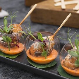 Supplì di cous cous alle verdure con salsa di peperoni e tabasco Supplì di cous cous alle verdure con salsa di peperoni e tabasco