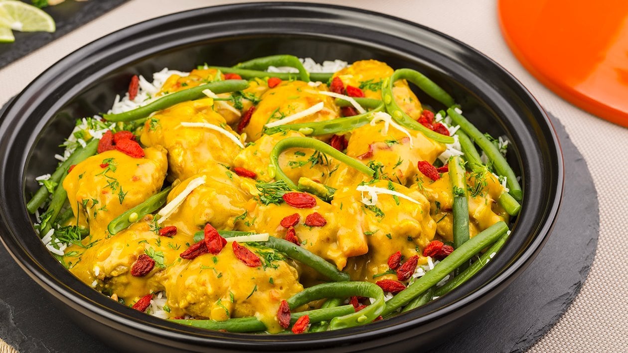 Tajine di spezzatino di pollo, bacche di goji e fagiolini in salsa al curry – Ricetta