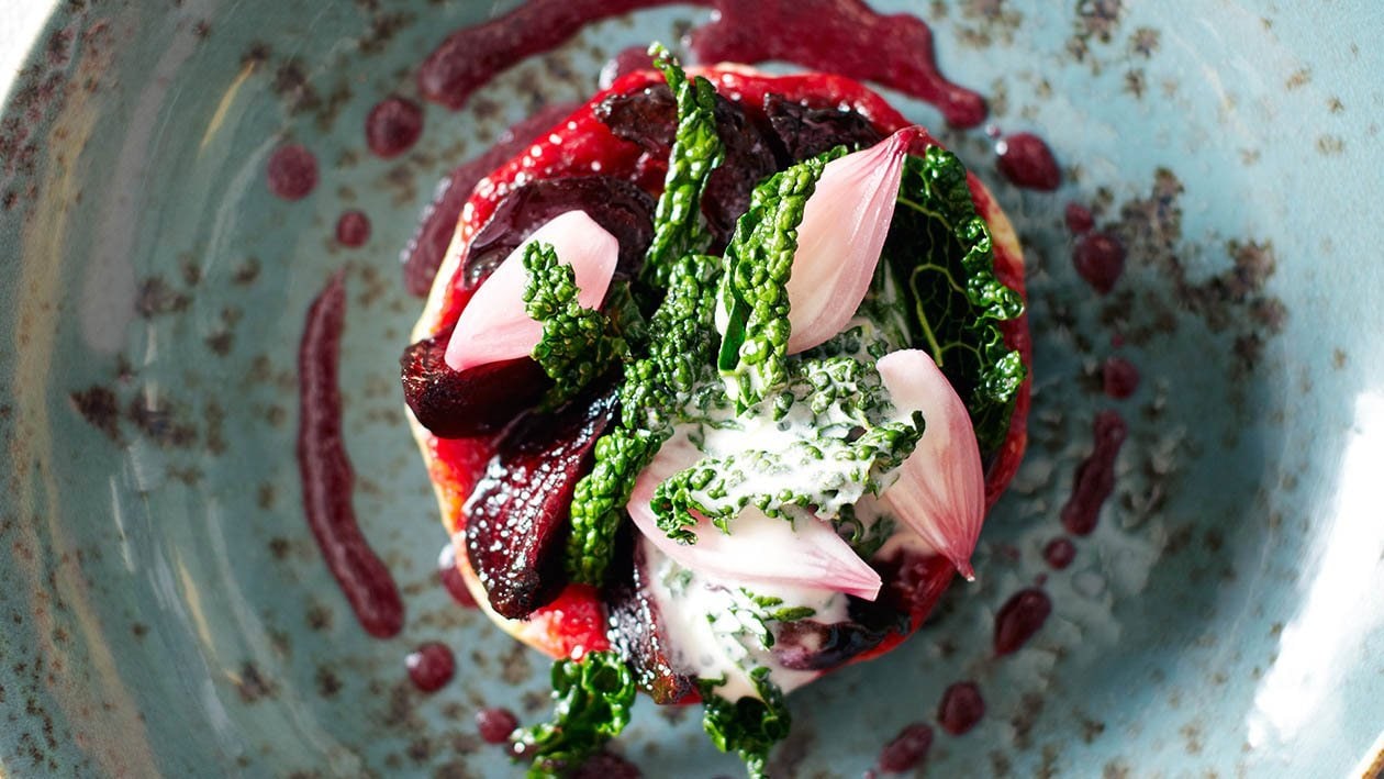 tarte tatin di barbabietole con scalogno, cavolo nero e vinaigrette di lamponi – - Ricetta tarte tatin di barbabietole con scalogno, cavolo nero e vinaigrette di lamponi – - Ricetta