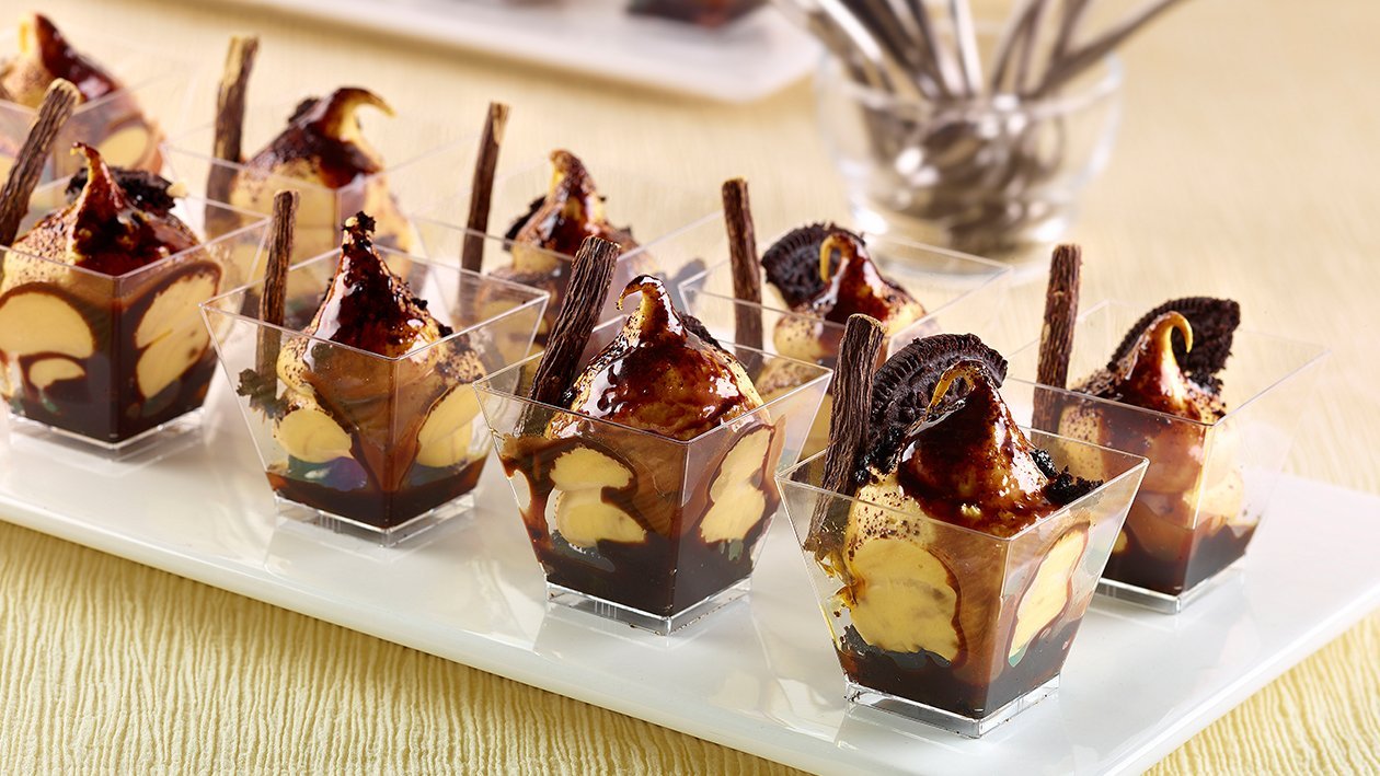 Tiramisù con caffè, biscotti al cioccolato e liquirizia