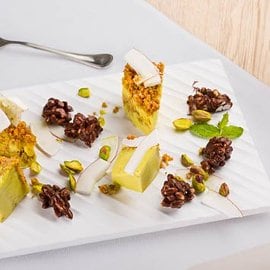 tiramisù al pistacchio e lime con biscotto al cocco e riso soffiato tiramisù al pistacchio e lime con biscotto al cocco e riso soffiato