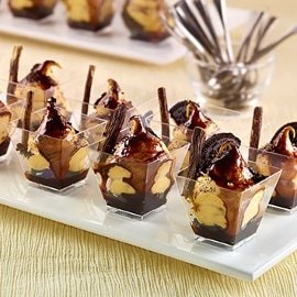 Tiramisù con caffè, biscotti al cioccolato e liquirizia Tiramisù con caffè, biscotti al cioccolato e liquirizia