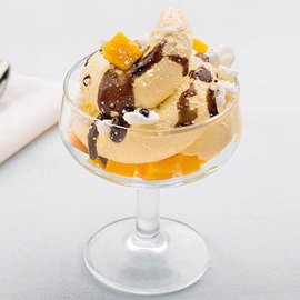 tiramisù gluten free al mango con meringhette e topping al cioccolato tiramisù gluten free al mango con meringhette e topping al cioccolato