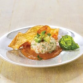 Tortino ripieno di verdure e formaggio di riso erborinato su crema di fagioli borlotti e senape Tortino ripieno di verdure e formaggio di riso erborinato su crema di fagioli borlotti e senape