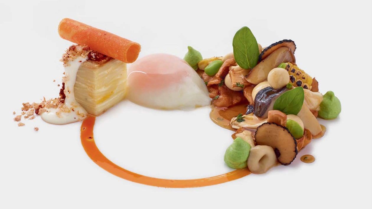 Uovo cotto a bassa temperatura con funghi, piselli e chorizo