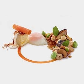 Uovo cotto a bassa temperatura con funghi, piselli e chorizo Uovo cotto a bassa temperatura con funghi, piselli e chorizo