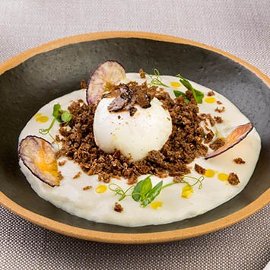 Uovo cotto a bassa temperatura con topinambur e tartufo Uovo cotto a bassa temperatura con topinambur e tartufo