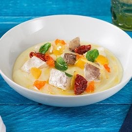 Vellutata di patate con baccalà cotto sottovuoto alla melissa e pomodori essiccati Vellutata di patate con baccalà cotto sottovuoto alla melissa e pomodori essiccati
